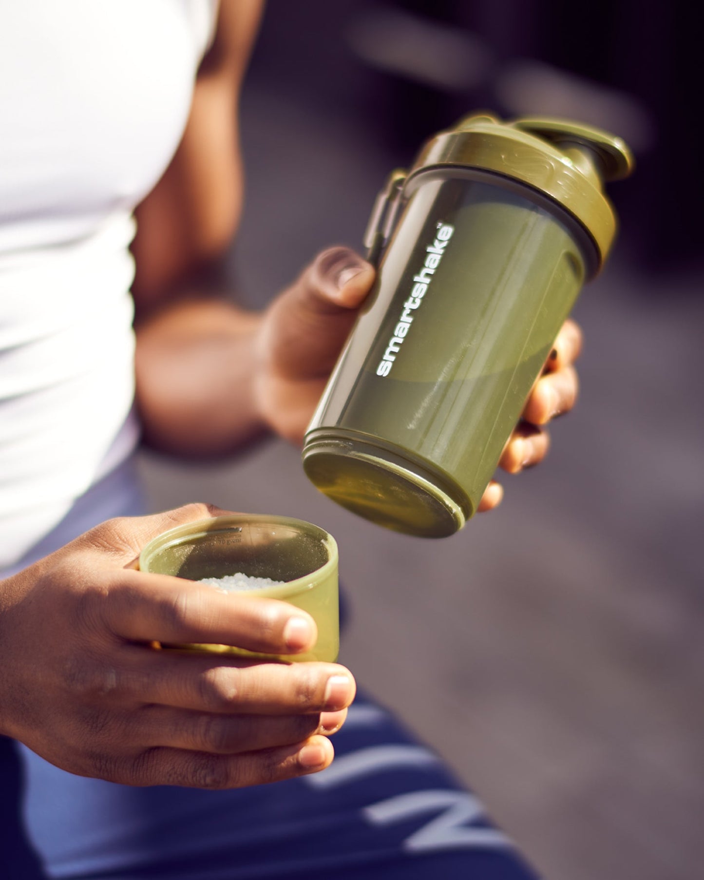 original2go-one-army-green-y7 Smartshake_O2Go_Army_green_lifestyle.jpg