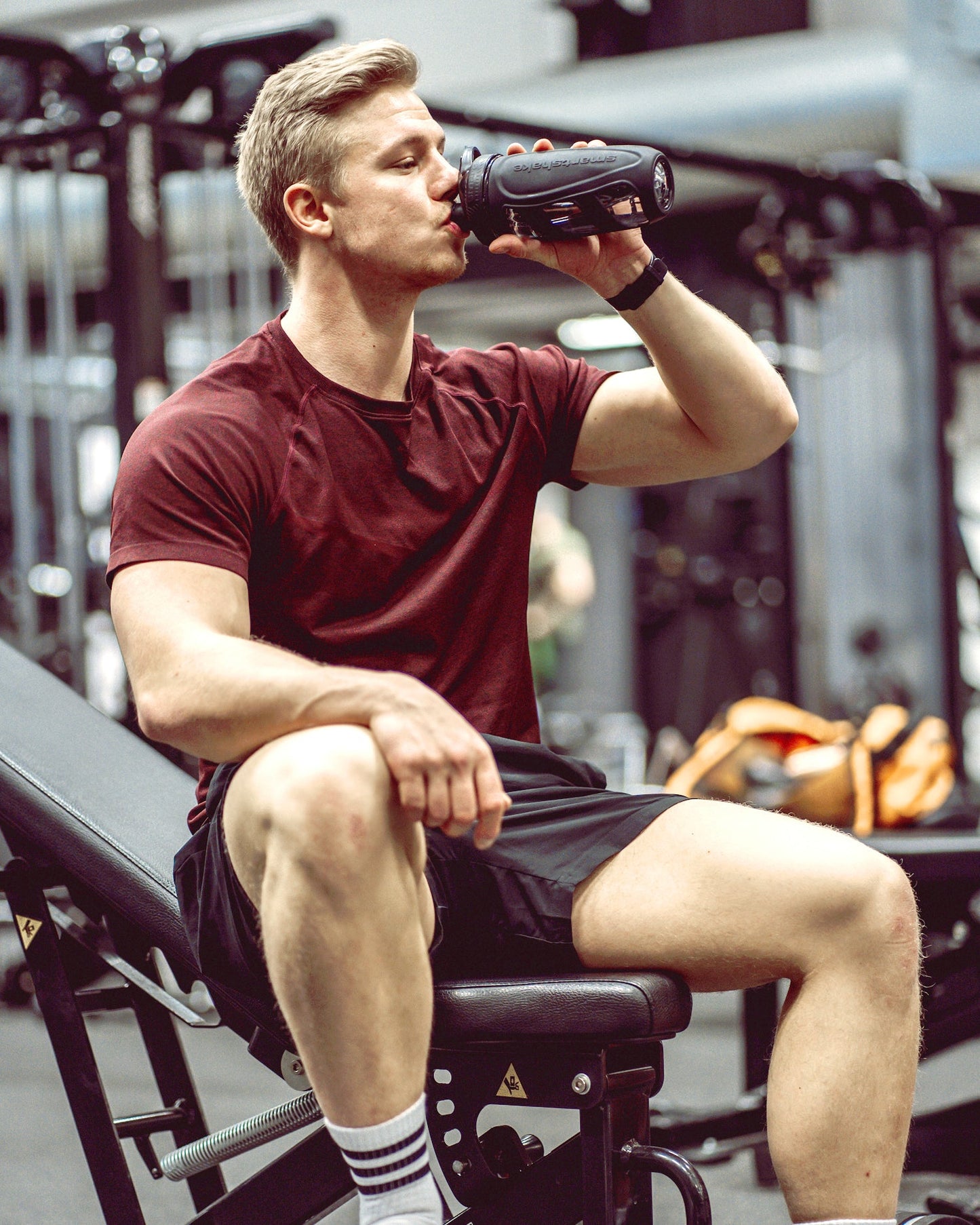 reforce-glass-black-w5 samrtshake_reforce_glass_lifestyle.jpg