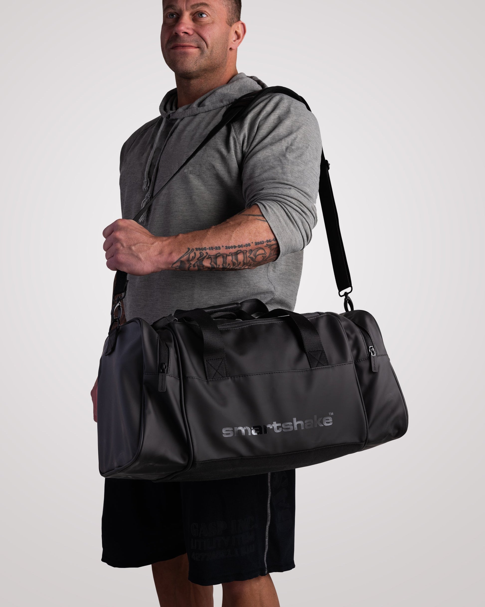 gym-bag-black-a3 Smartshake_GymBag_Black_lifestyle2.jpg
