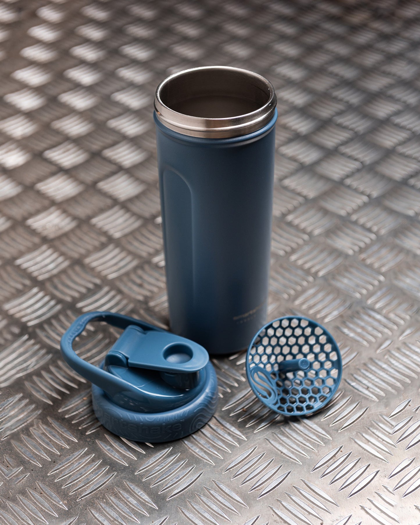 insulated-steel-shaker-faded-blue-z8 Smartshake_Insulated_Steel_Faded_Blue_Lifestyle.jpg