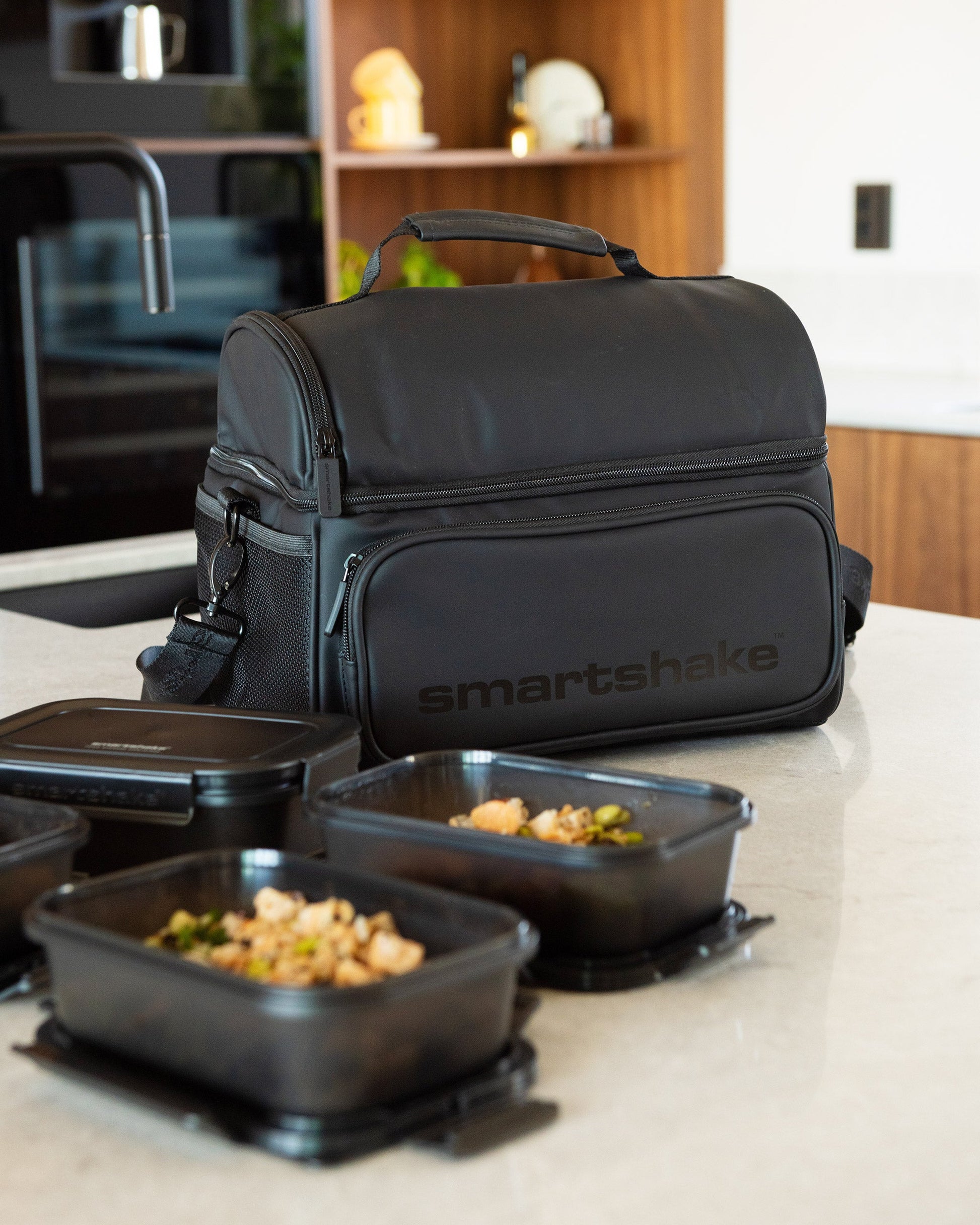 meal-prep-bag-black-with-4-food-containers-and-2-ice-packs-g3 Smartshake_Meal_Prep_Bag_Black_liefstyle.jpg