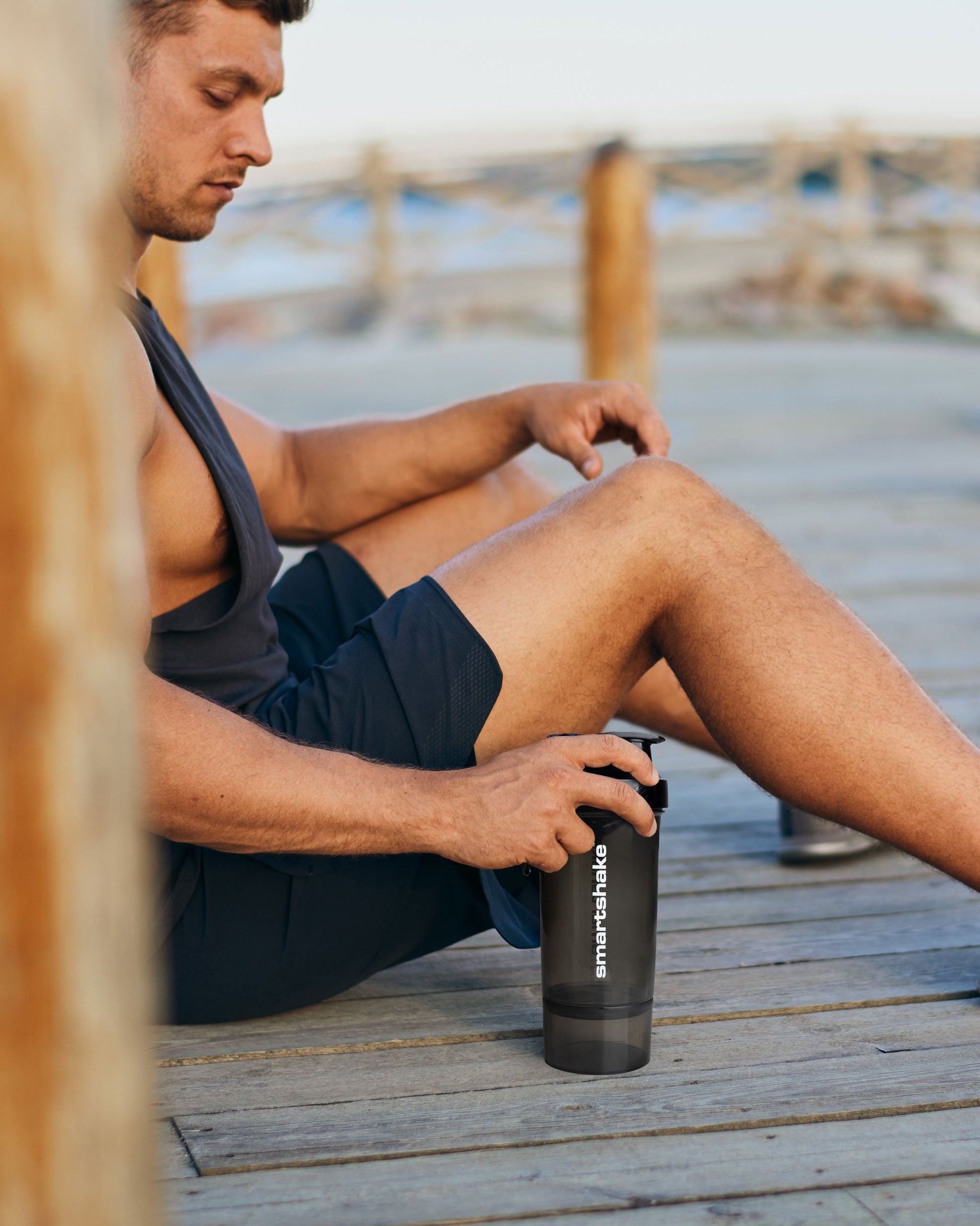 original2go-one-gunsmoke-black-m0 Smartshake_Original2Go-ONE-Gunsmoke-Black_lifestyle2.jpg