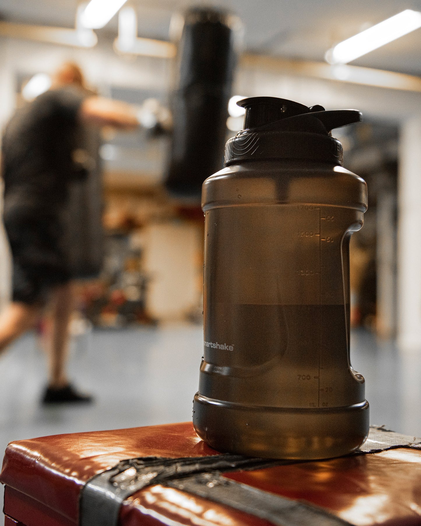 ultimate-jug-black-z7 Smartshake_Ultimate_Jug_black_lifestyle2w.jpg