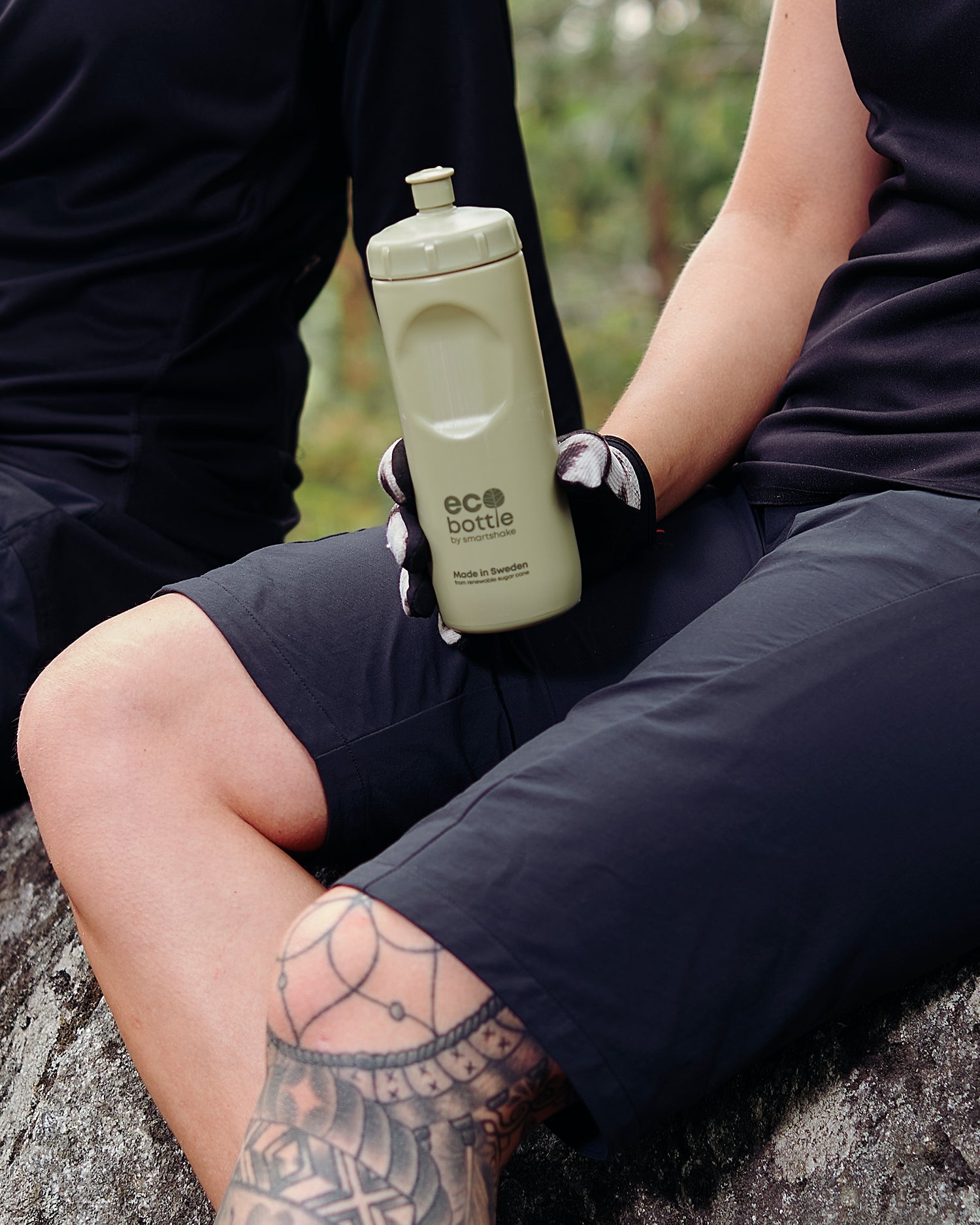 ecobottle-500-squeeze-dusky-green-f6 samrtshake_ecobottle_500_squeeze_lifestyle_dusky_green.jpg