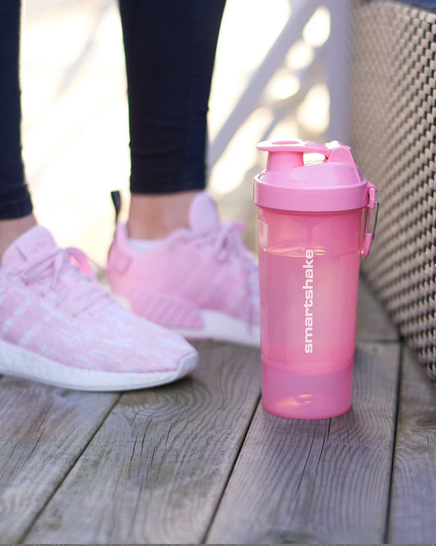 original2go-one-light-pink-a0 smartshake_02go_pink_lifestyle.jpg